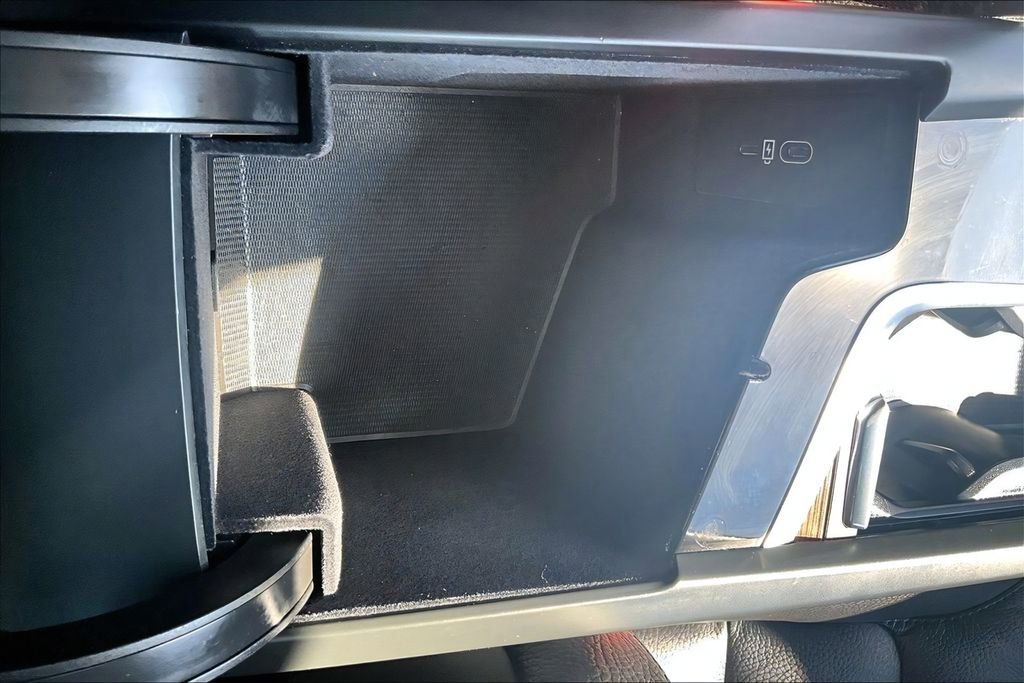 Used 2024 Volvo V60 B5 Cross Country Plus image 29