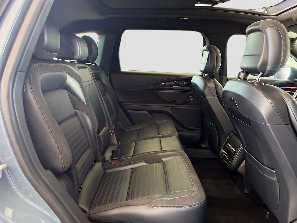 Used 2025 Lincoln Nautilus Reserve w/ Jet Appearance Package image 28