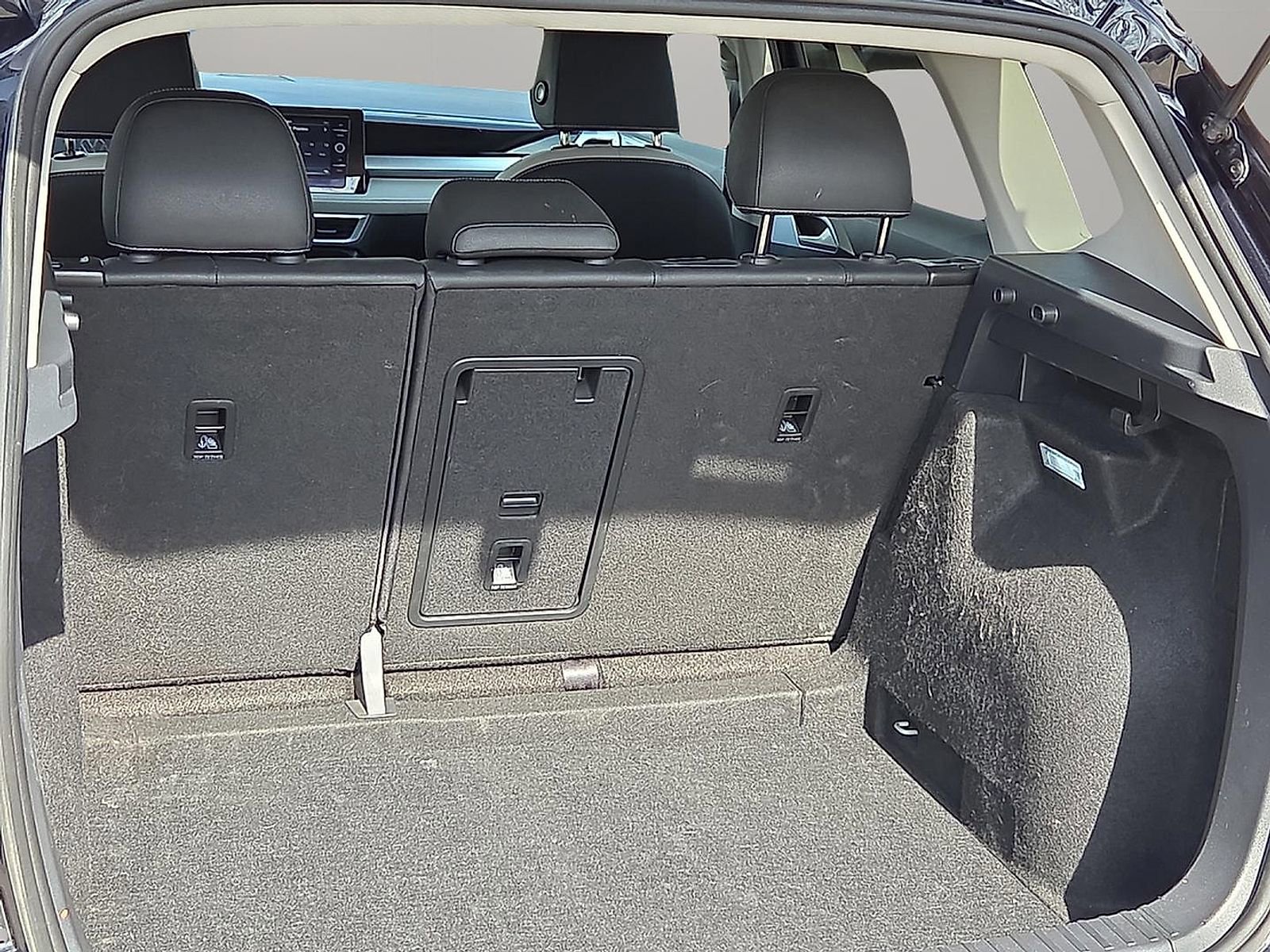 Used 2025 Volkswagen Taos SE image 8