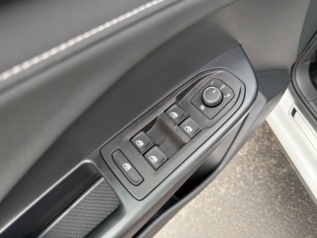 Used 2025 Volkswagen Taos SE AWD/4WD image 11