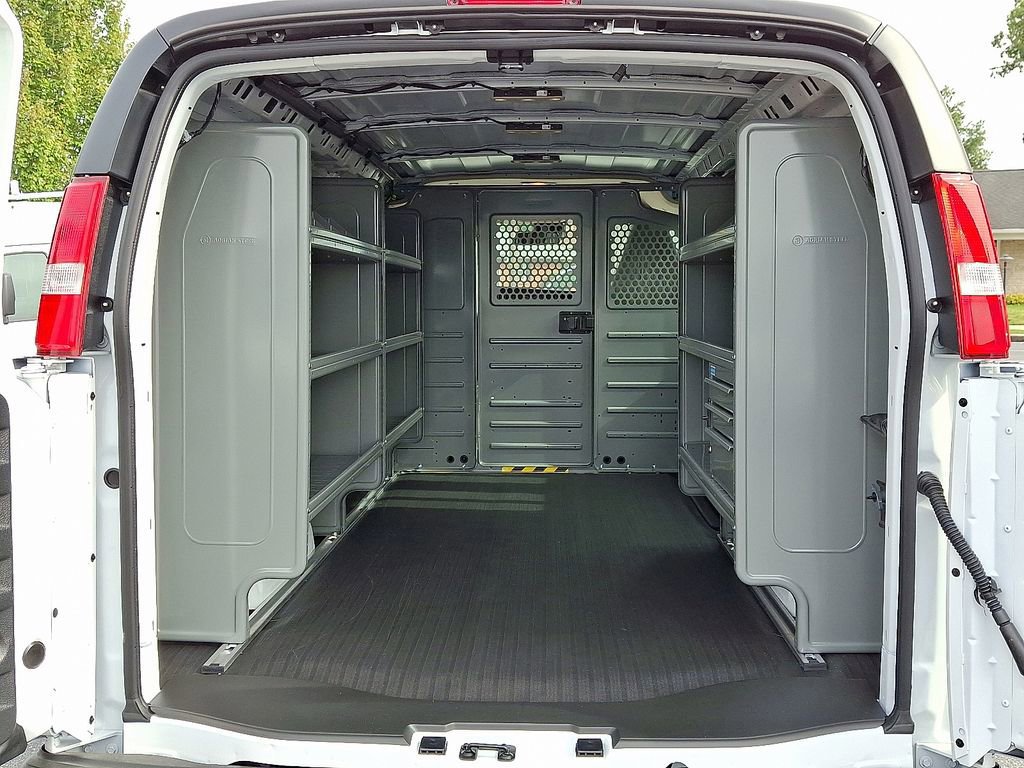 New 2025 Chevrolet Express 3500 w/ Driver Convenience Package image 8