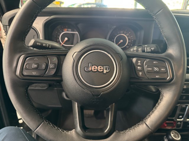 Used 2025 Jeep Wrangler Sport AWD/4WD image 21