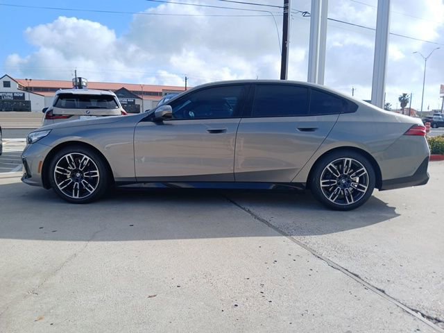 Used 2024 BMW 530i w/ M Sport Package image 6