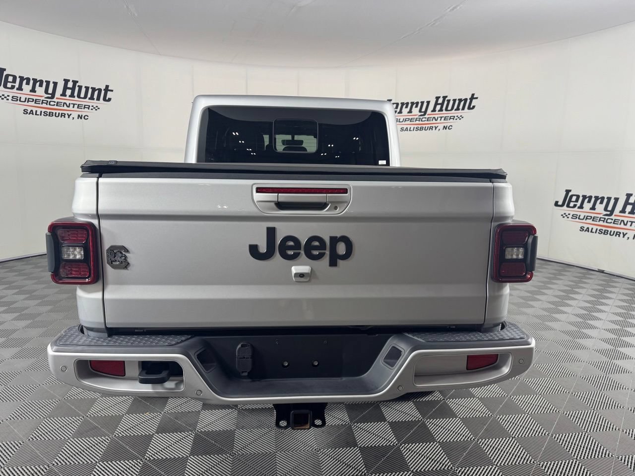 Used 2022 Jeep Gladiator Overland AWD/4WD image 8