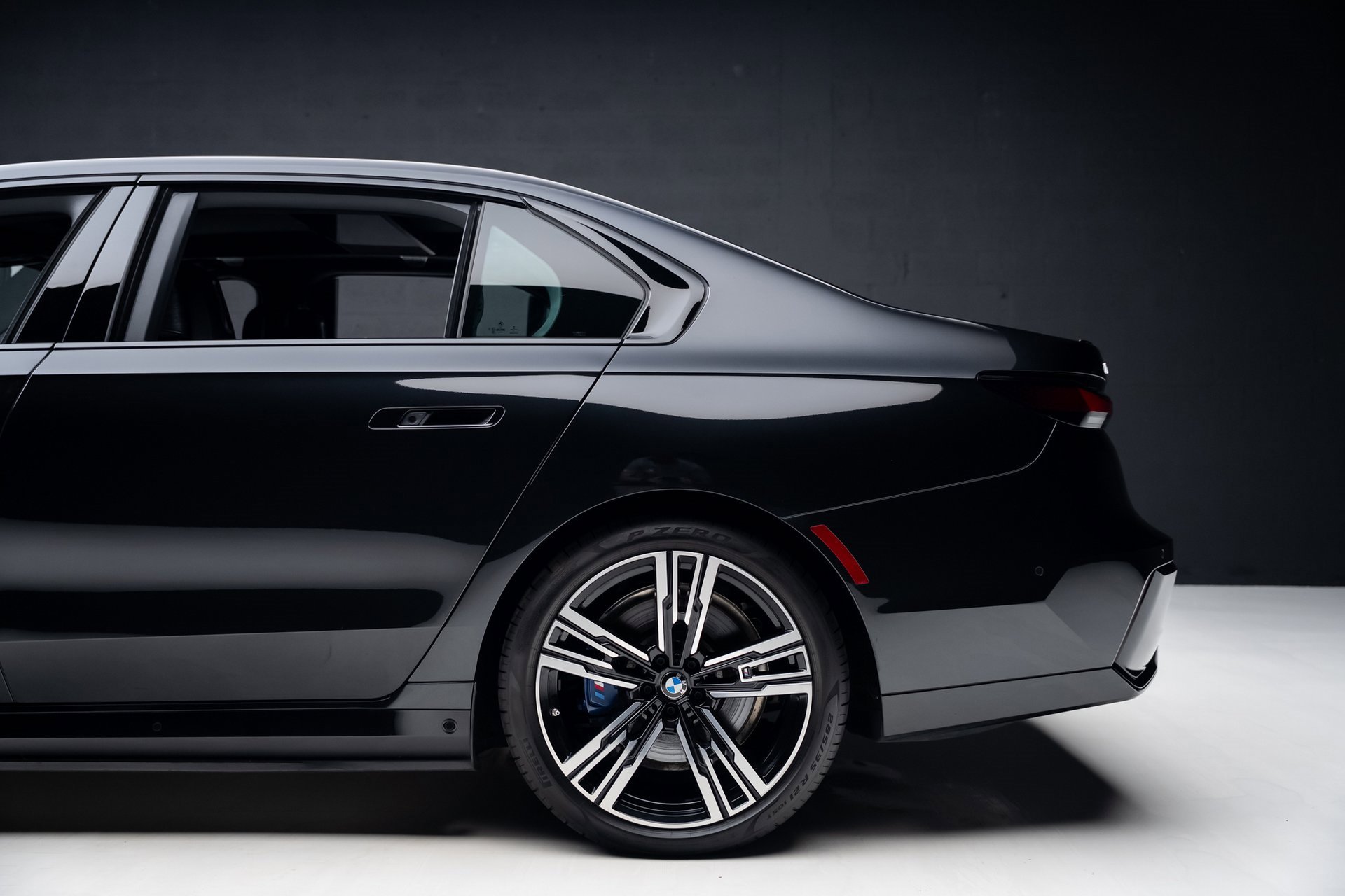 Used 2023 BMW i7 xDrive60 w/ Executive Package 2 image 20