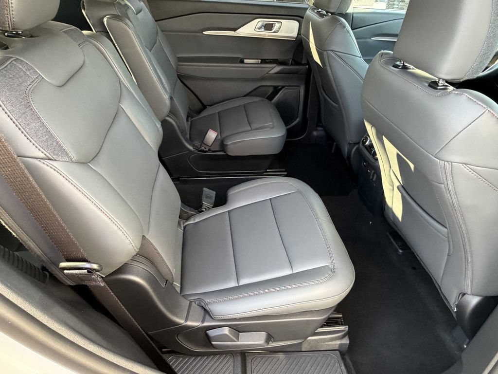 New 2026 Ford Explorer Active w/ Active Comfort Package RWD image 15