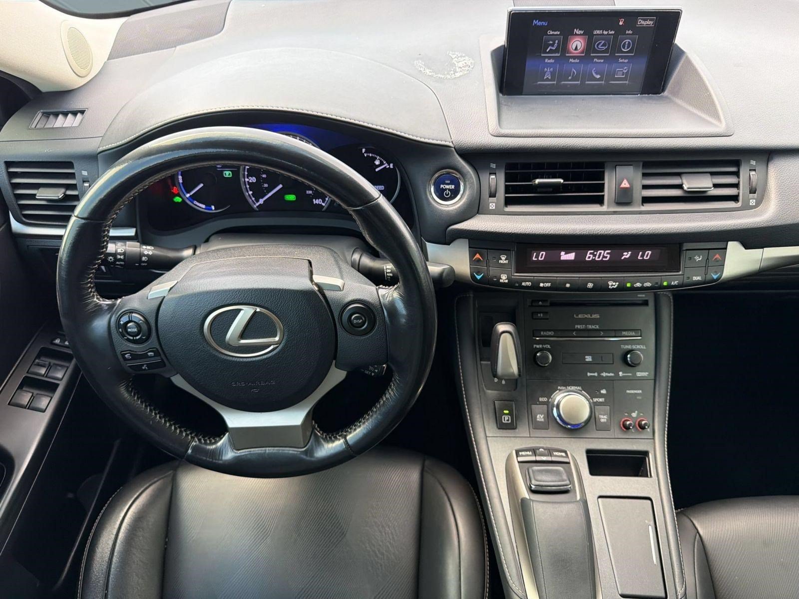 Used 2015 Lexus CT 200h w/ Navigation Package FWD image 17