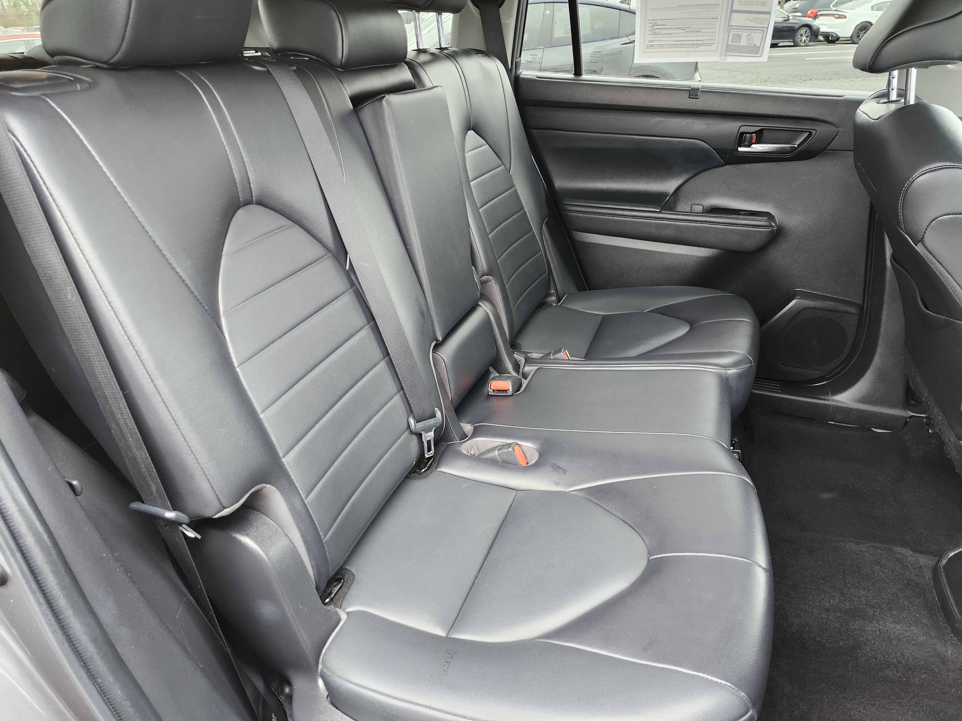 Used 2022 Toyota Highlander XLE image 23