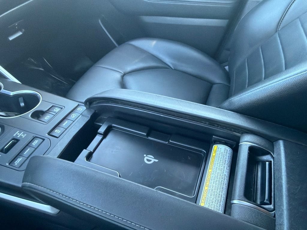 Used 2021 Toyota Highlander XLE AWD/4WD image 32