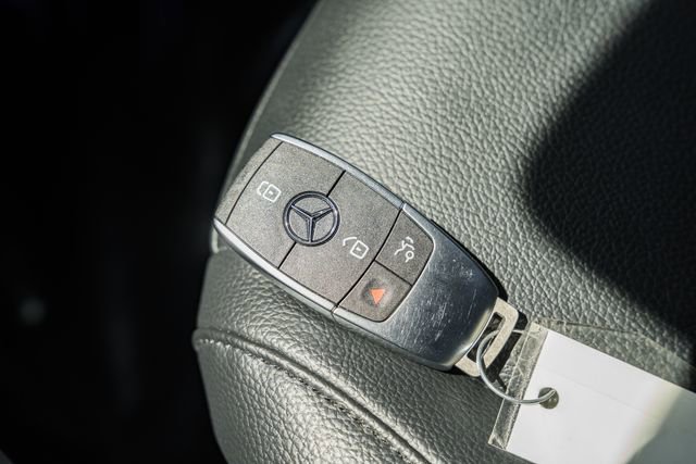 Used 2022 Mercedes-Benz GLB 250 4MATIC w/ Premium Package Lite image 45