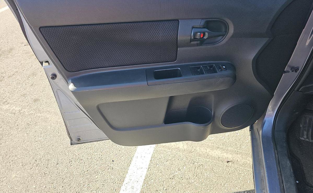 Used 2009 Scion xB image 9