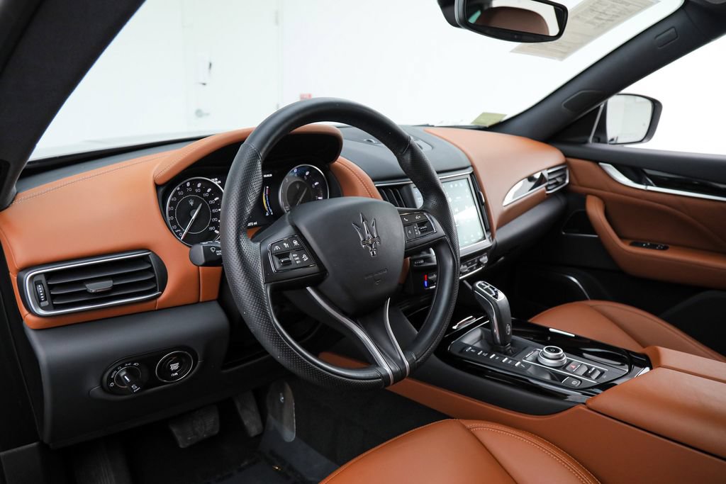 Certified 2023 Maserati Levante GT AWD/4WD image 14