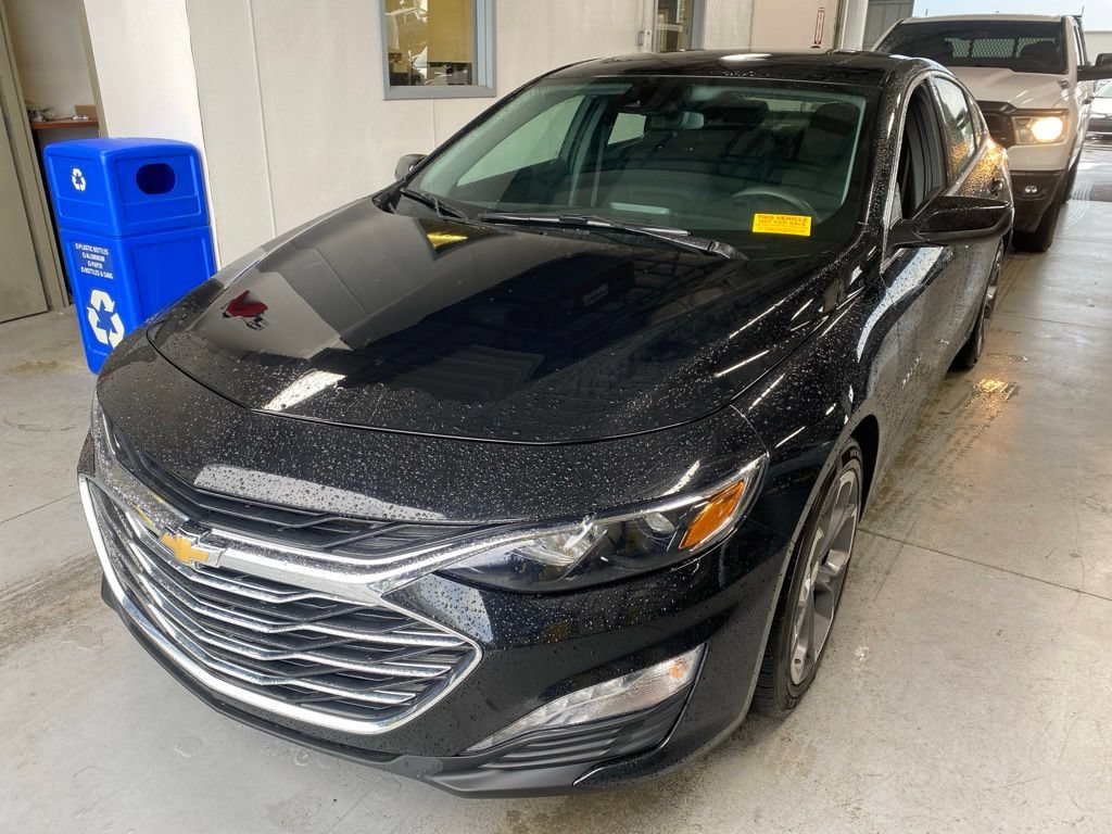 Used 2024 Chevrolet Malibu LT FWD image 2