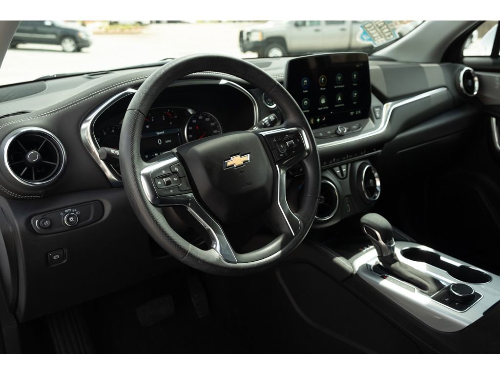 Used 2024 Chevrolet Blazer LT w/ Convenience Package FWD image 11