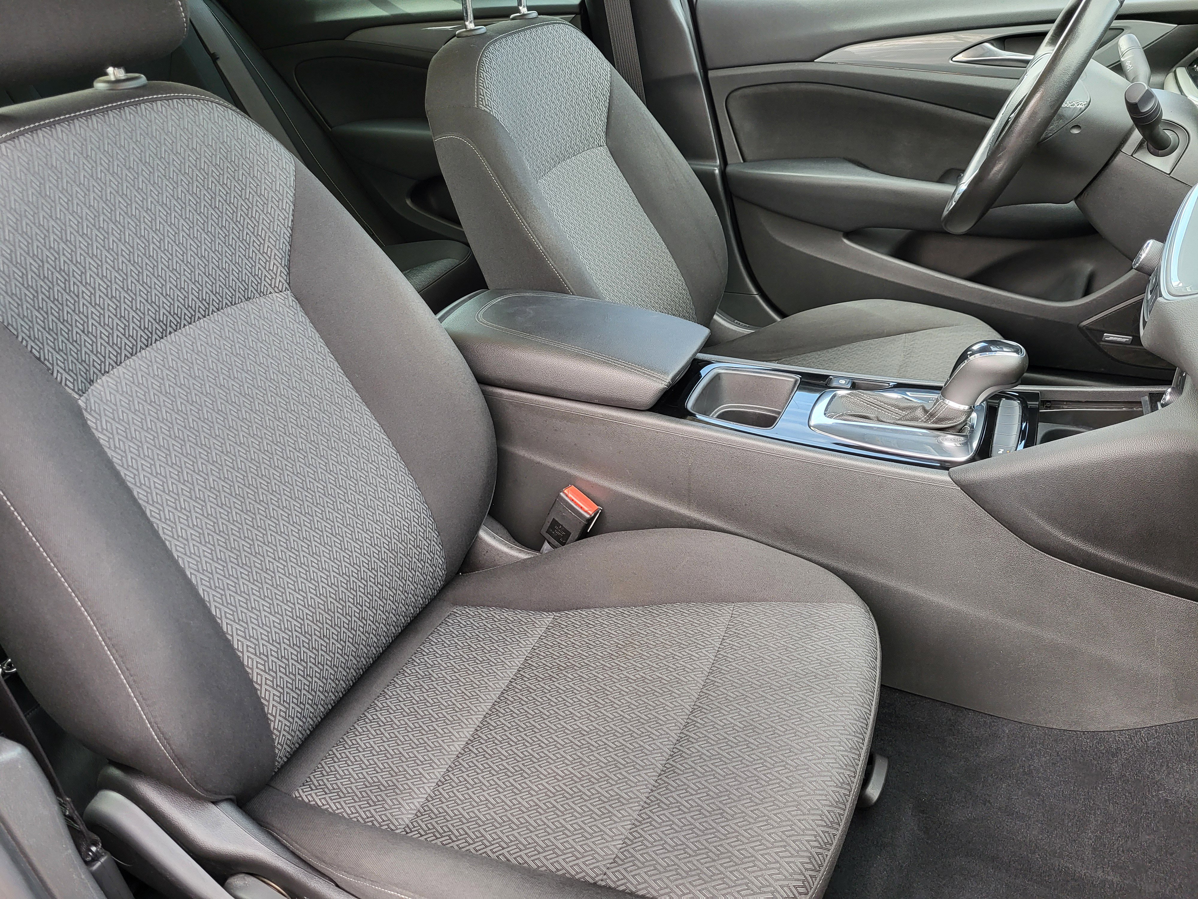 Used 2019 Buick Regal Preferred w/ Sights and Sounds Package image 15