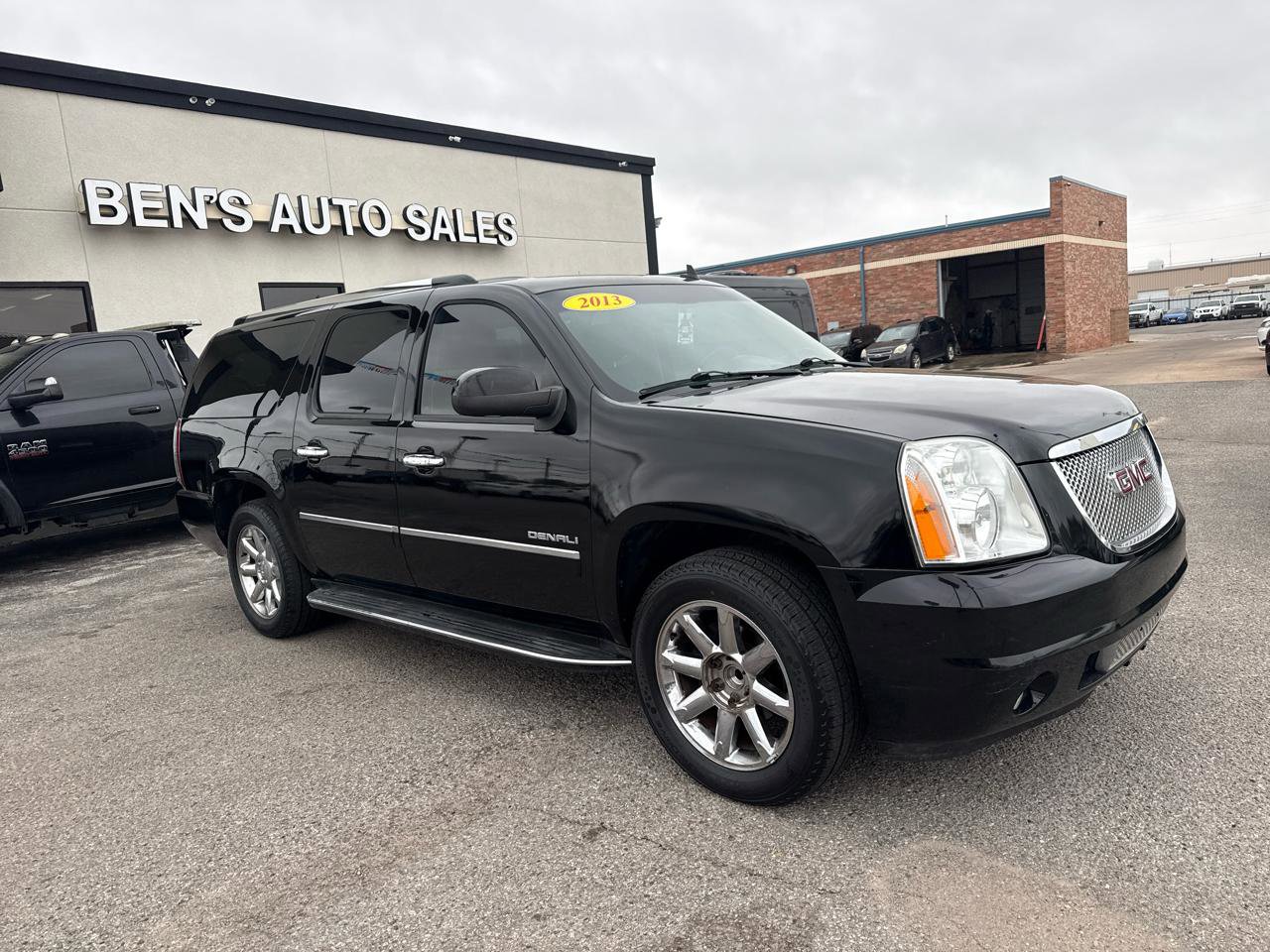 Used 2013 GMC Yukon XL Denali RWD image 4