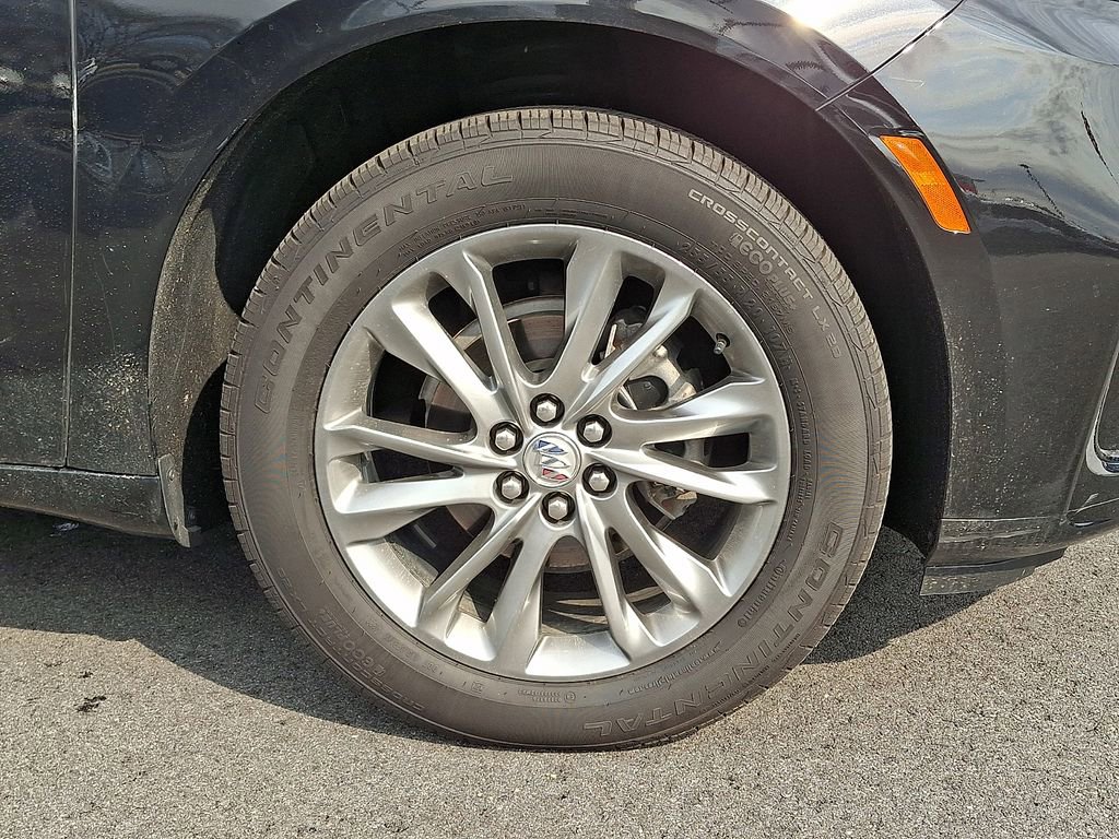 Used 2024 Buick Enclave Avenir w/ Avenir Technology Package image 7