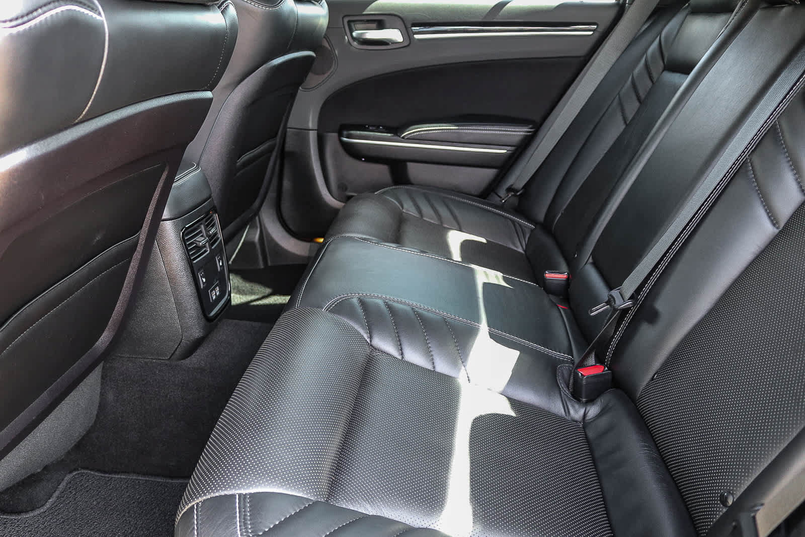 Used 2023 Chrysler 300 C RWD image 18