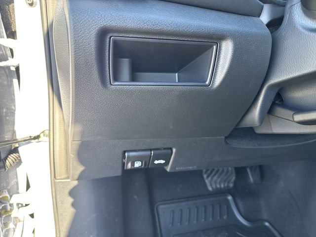 New 2025 Nissan Versa SR w/ Trunk Package FWD image 23