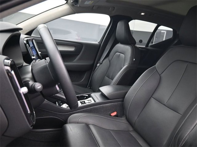 Used 2024 Volvo XC40 B5 Plus w/ Climate Package image 9