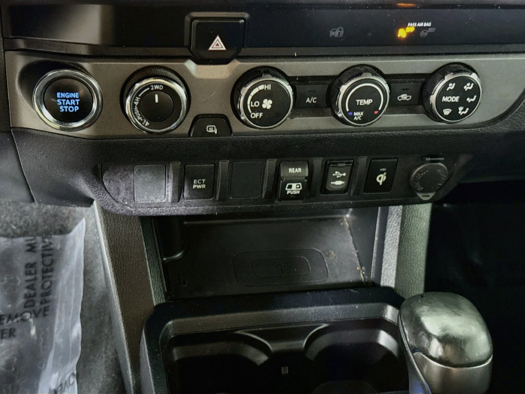Used 2019 Toyota Tacoma TRD Off-Road AWD/4WD image 7