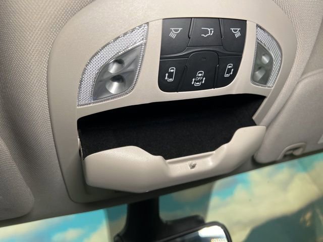 Used 2024 Chrysler Pacifica Limited FWD image 46