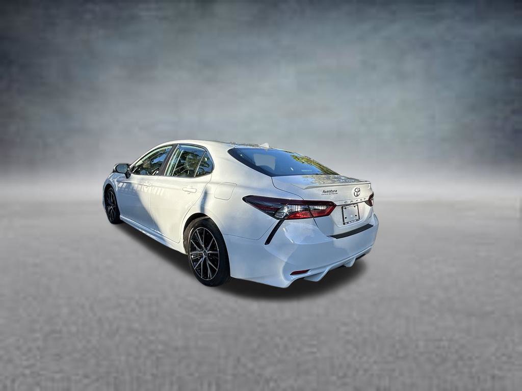 Used 2024 Toyota Camry SE w/ Cold Weather Package FWD image 5