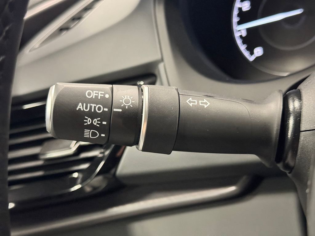 Used 2025 Acura RDX SH-AWD image 21