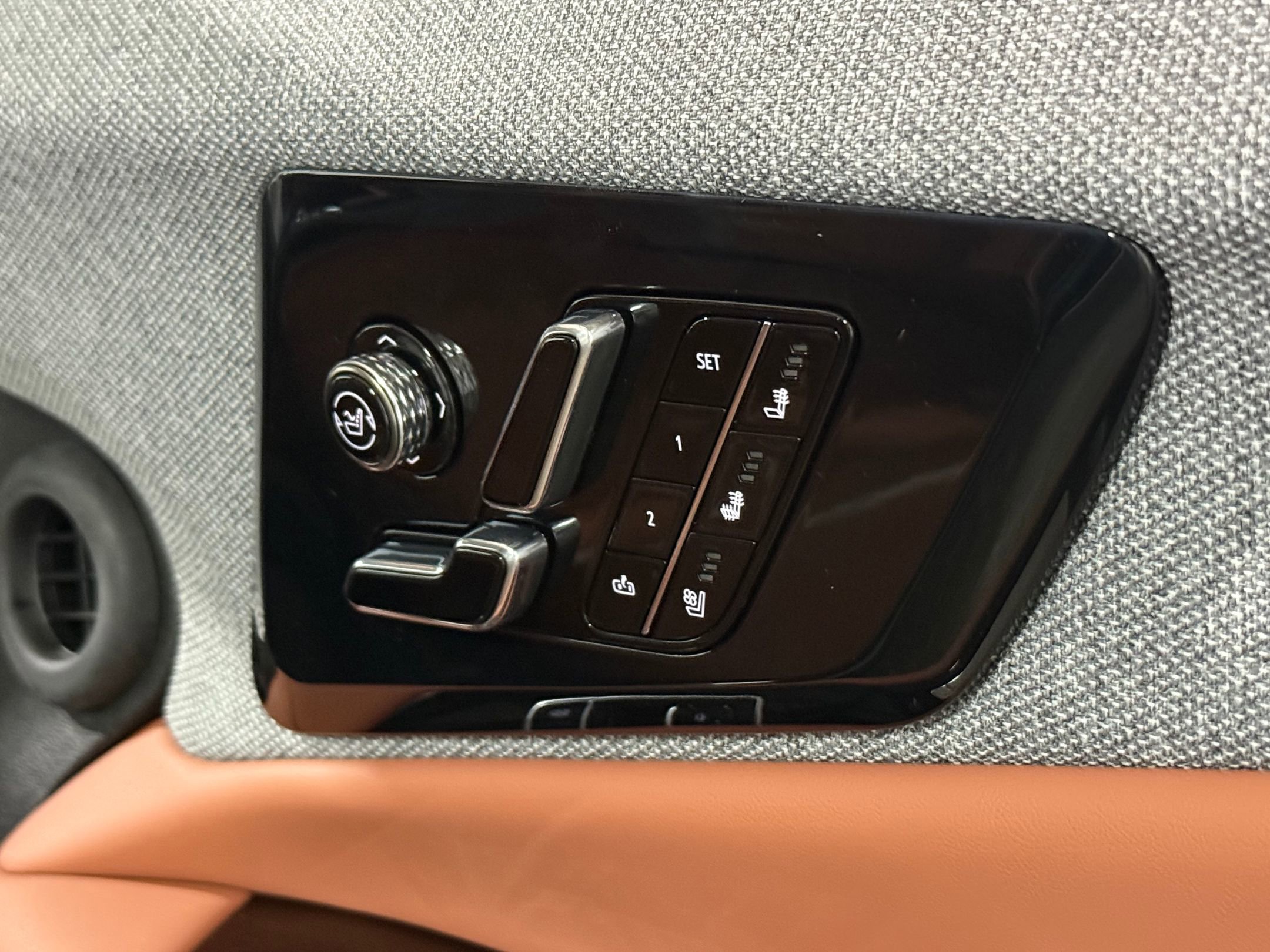 New 2026 Cadillac Optiq Luxury 2 image 49