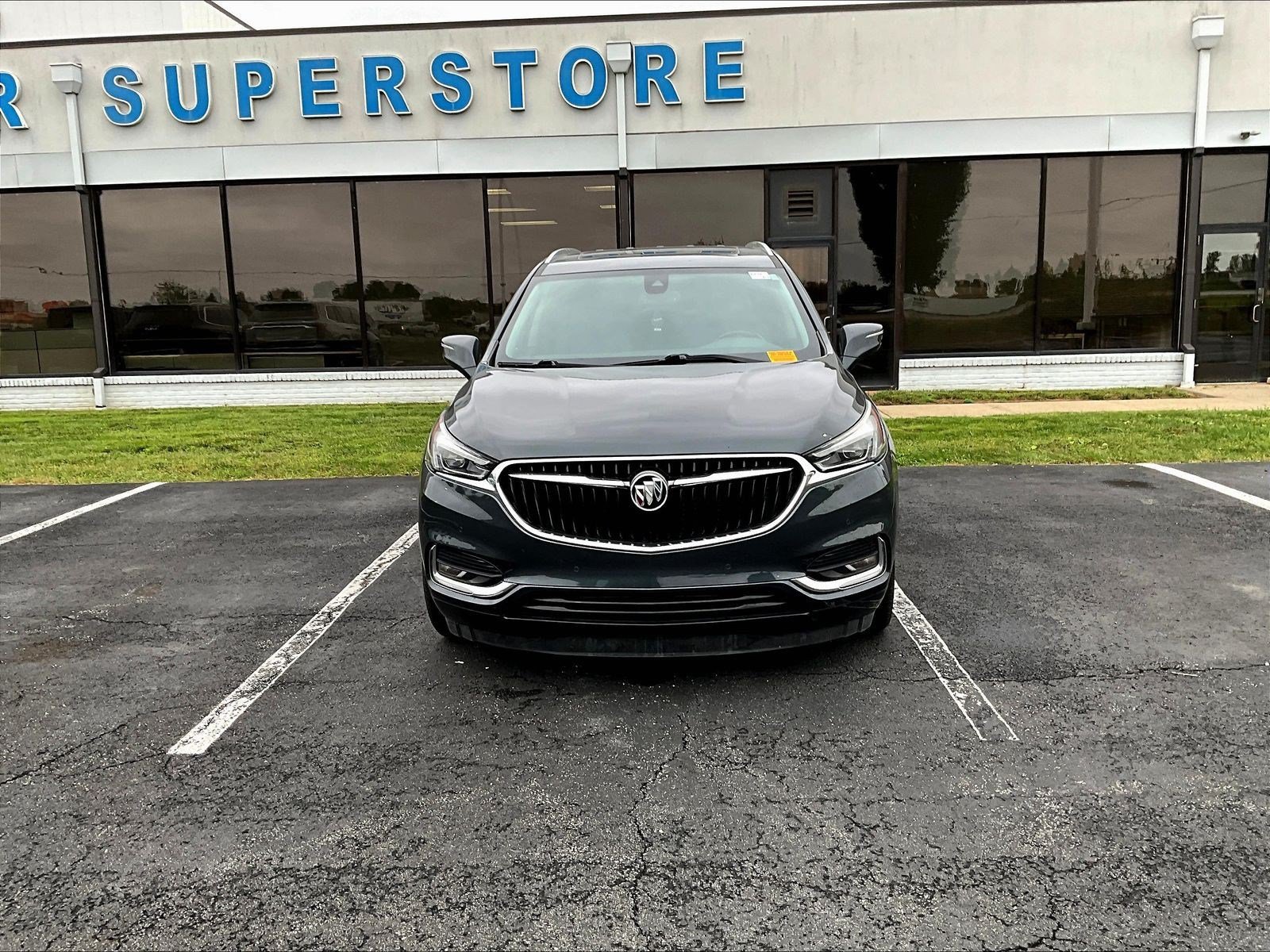 Used 2018 Buick Enclave Premium w/ Experience Buick Package FWD image 3