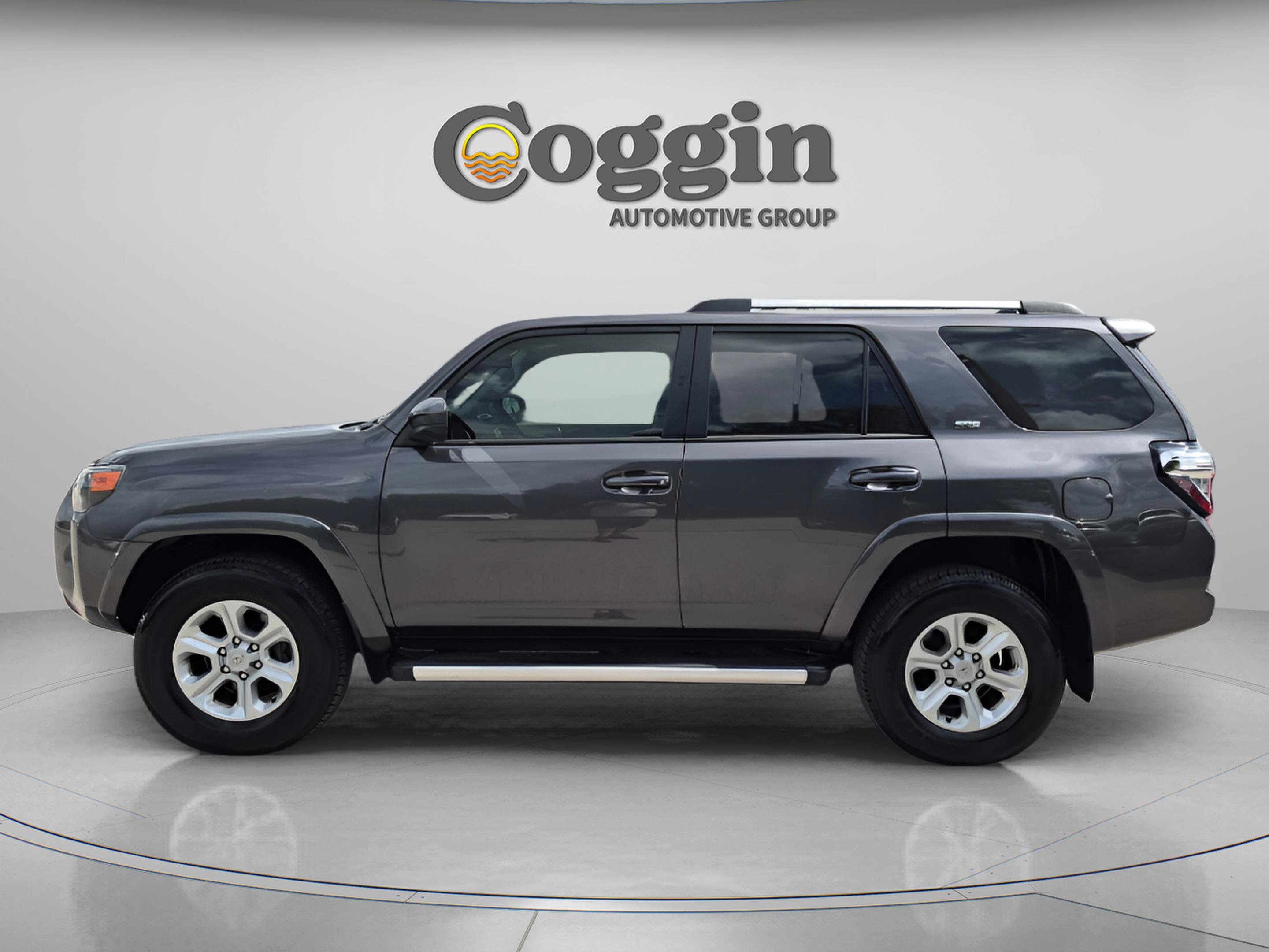 Used 2023 Toyota 4Runner SR5 AWD/4WD image 3