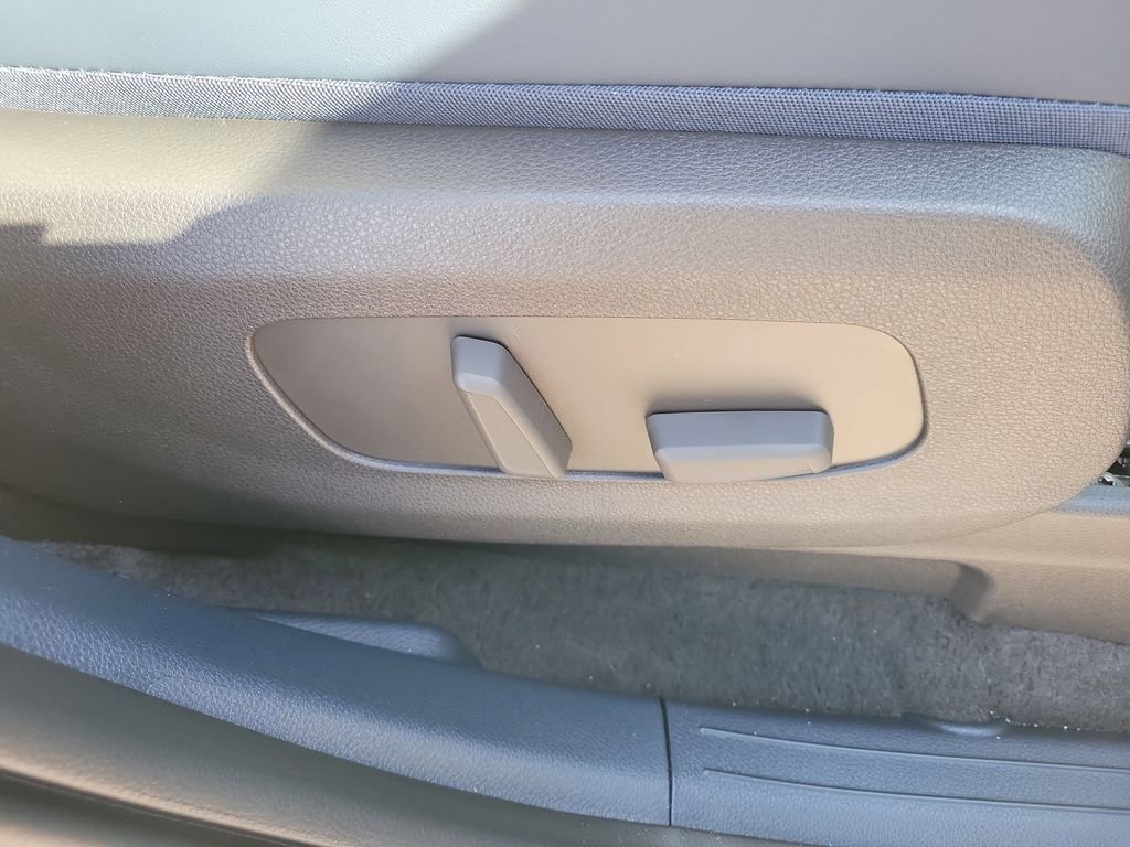 New 2026 Kia Carnival EX FWD image 9