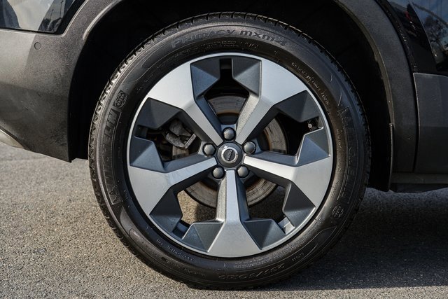 Used 2023 Volvo XC40 B5 Plus w/ Climate Package image 18