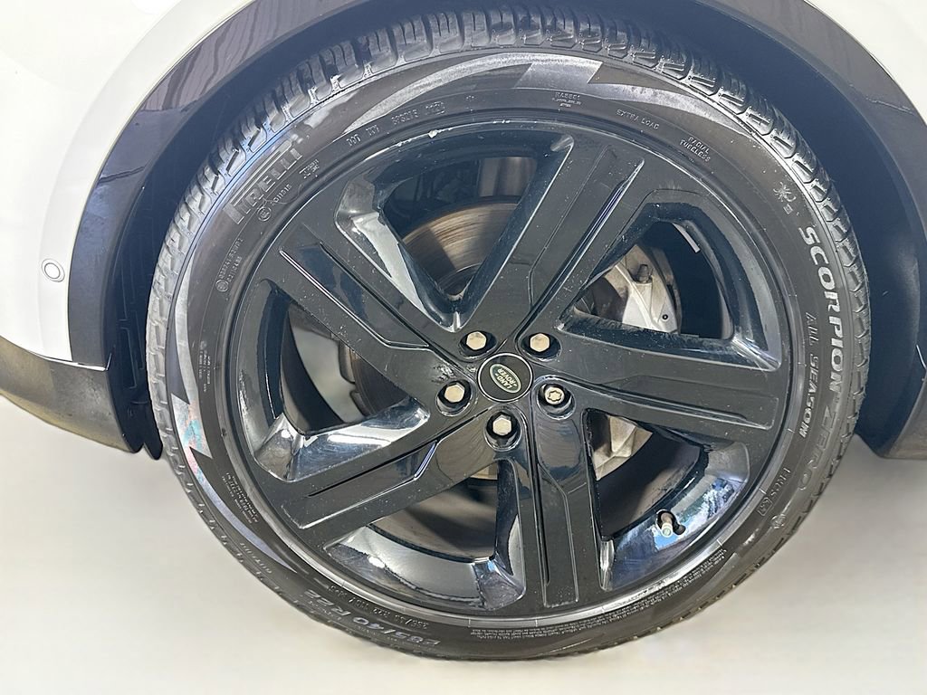 Used 2024 Land Rover Discovery Dynamic SE image 40