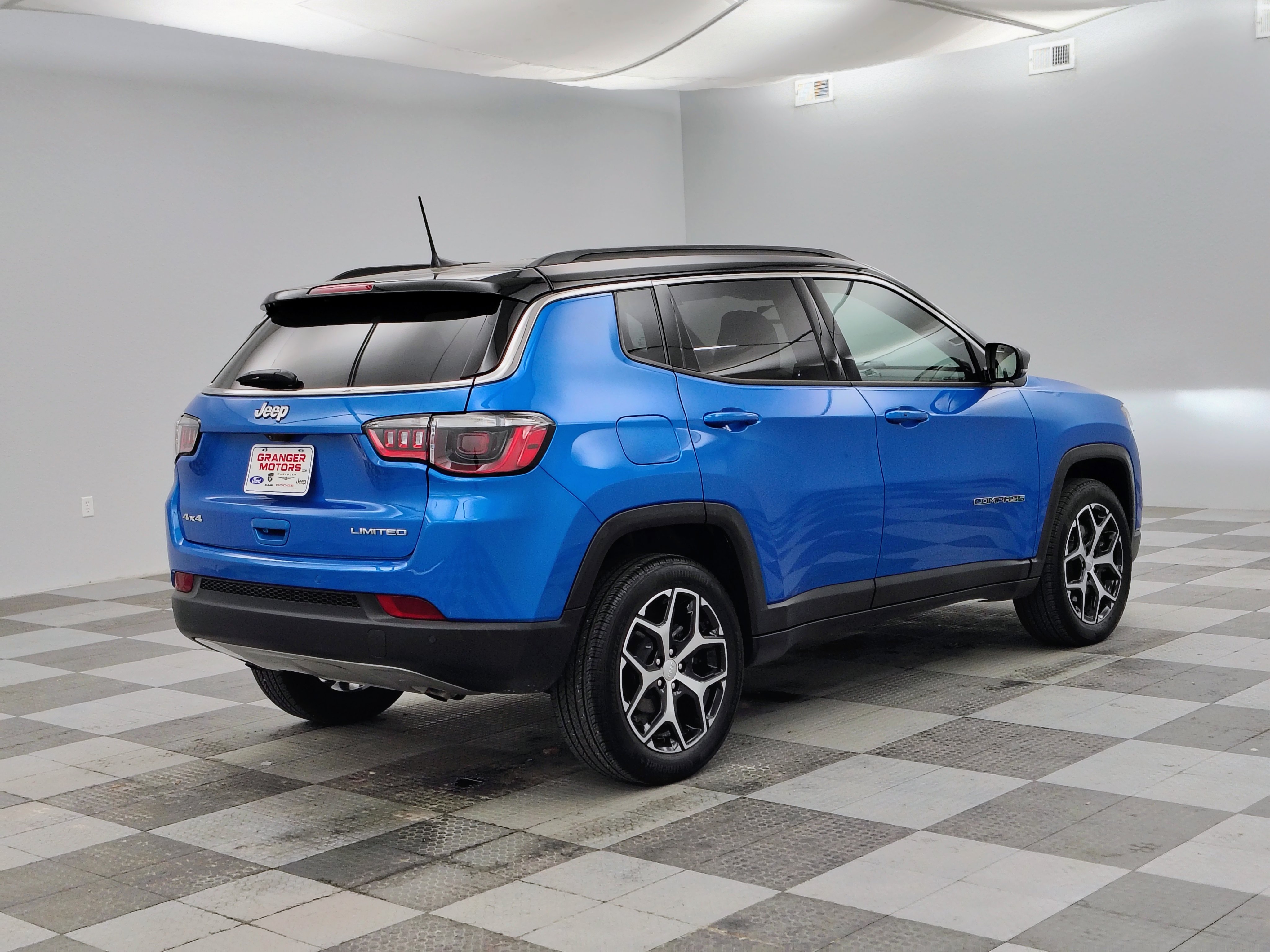 Used 2024 Jeep Compass Limited AWD/4WD image 8