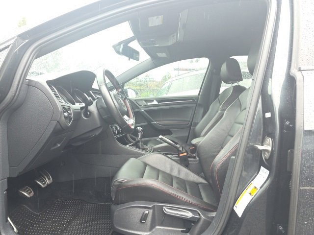 Used 2017 Volkswagen GTI SE image 9