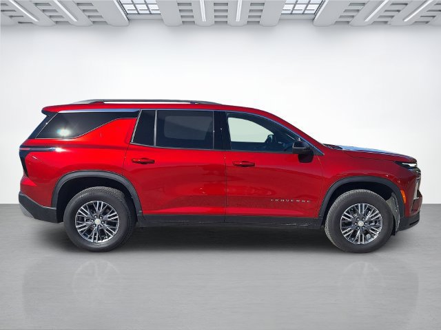 Used 2026 Chevrolet Traverse LT AWD/4WD image 3