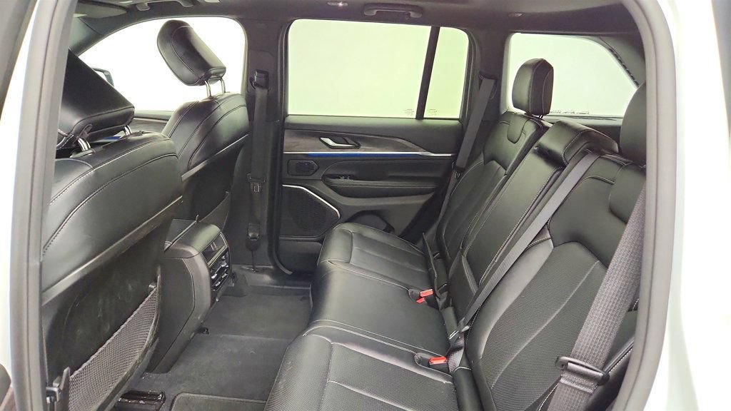 Used 2023 Jeep Grand Cherokee Overland AWD/4WD image 21