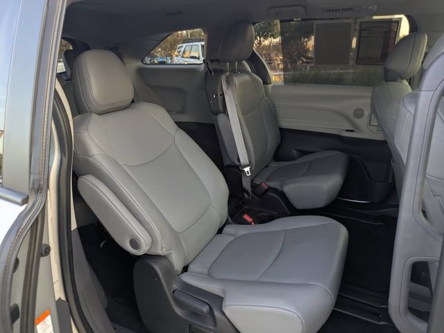 Used 2023 Toyota Sienna XLE FWD image 29