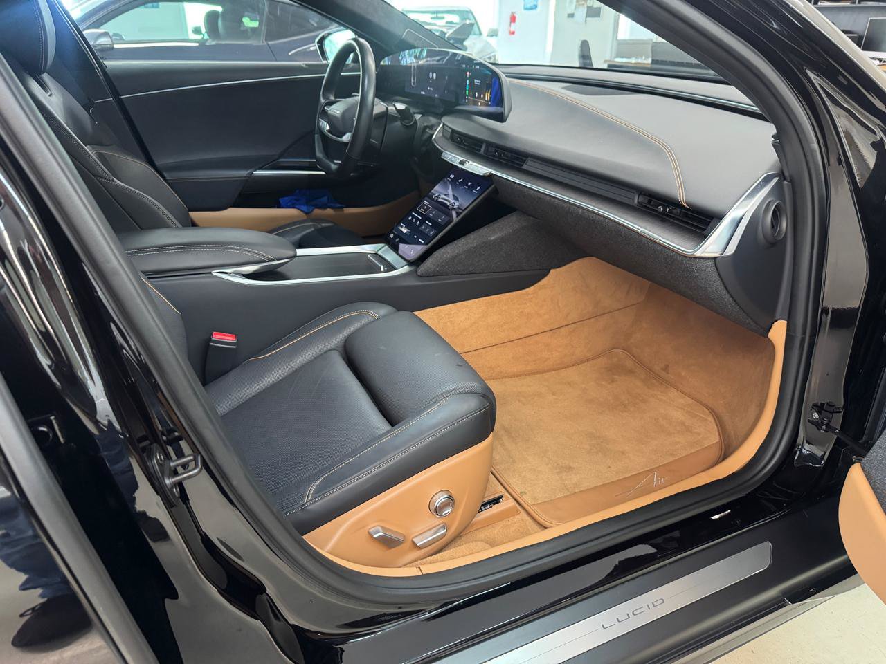 Used 2023 Lucid Air Touring AWD/4WD image 3