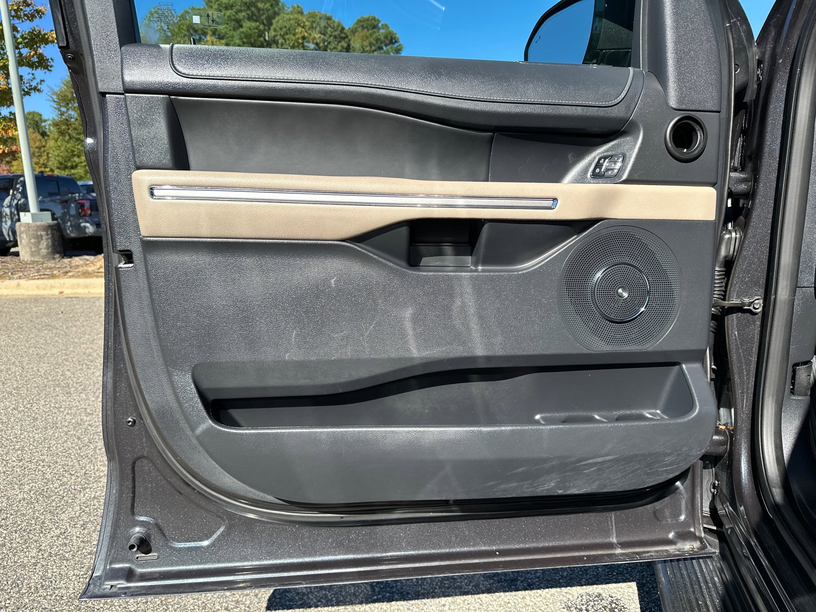 Used 2024 Ford Expedition Max Limited image 10