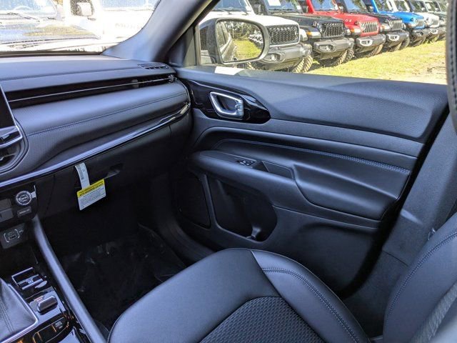 New 2026 Jeep Compass Latitude AWD/4WD image 16