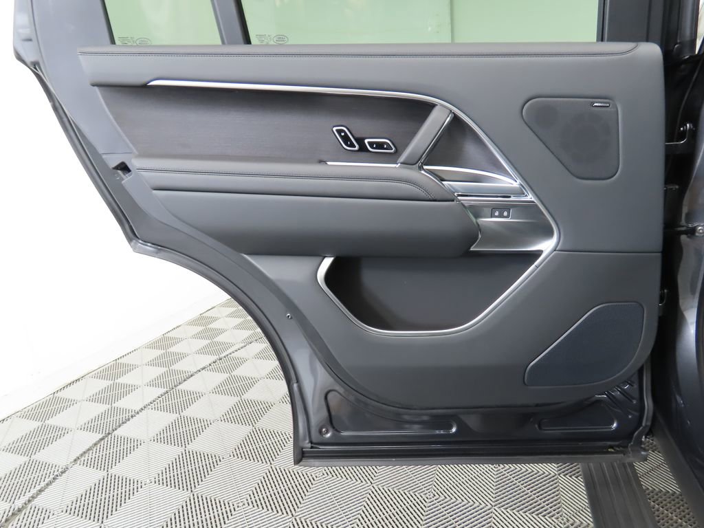 New 2025 Land Rover Range Rover Long Wheelbase SE image 28