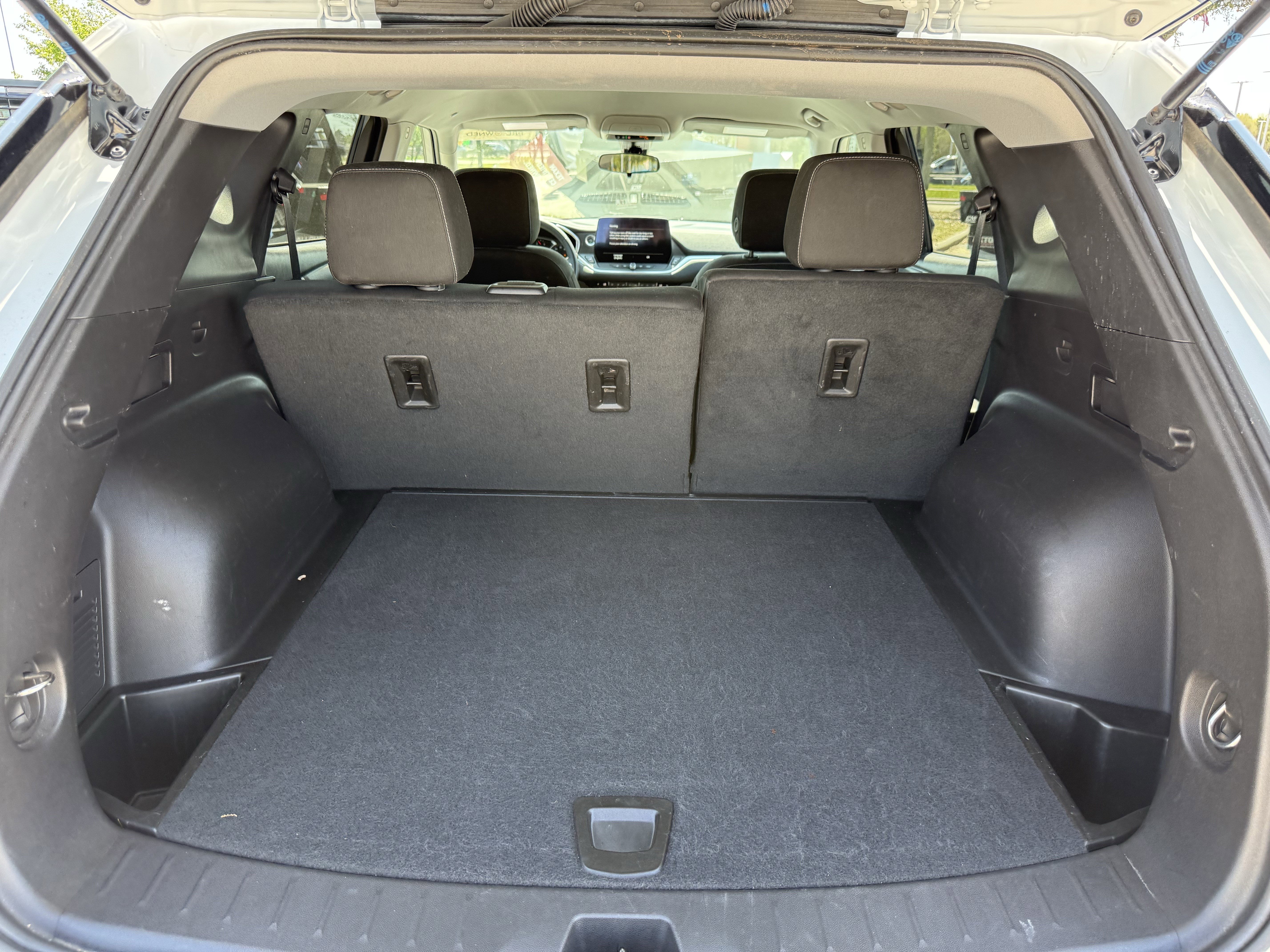 Used 2025 Chevrolet Blazer LT image 32