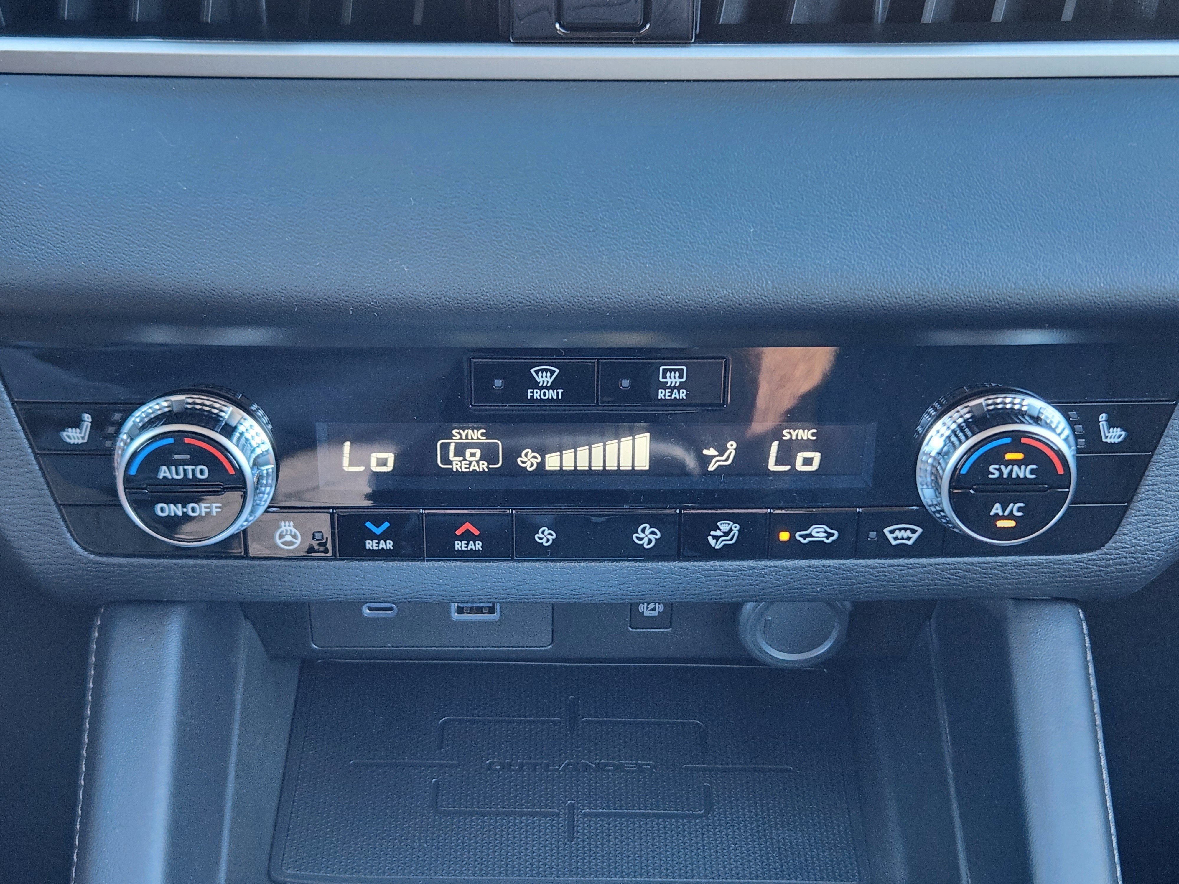 New 2025 Mitsubishi Outlander SEL image 15