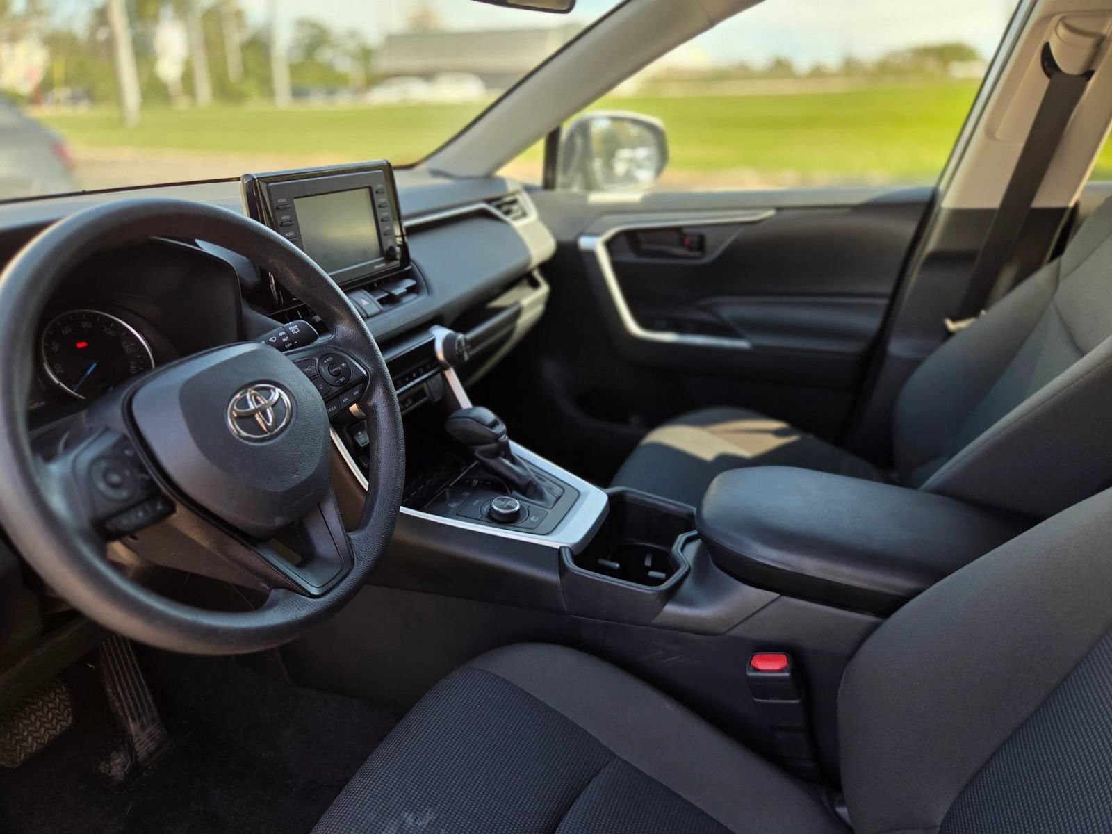 Used 2022 Toyota RAV4 LE AWD/4WD image 7