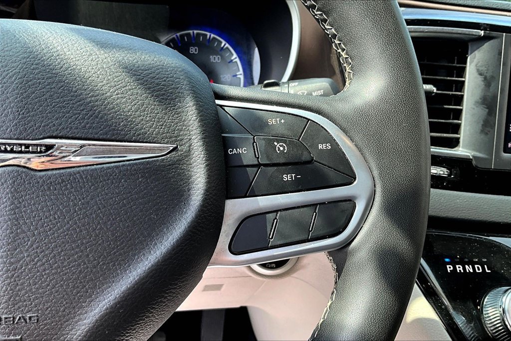Used 2023 Chrysler Voyager LX FWD image 11