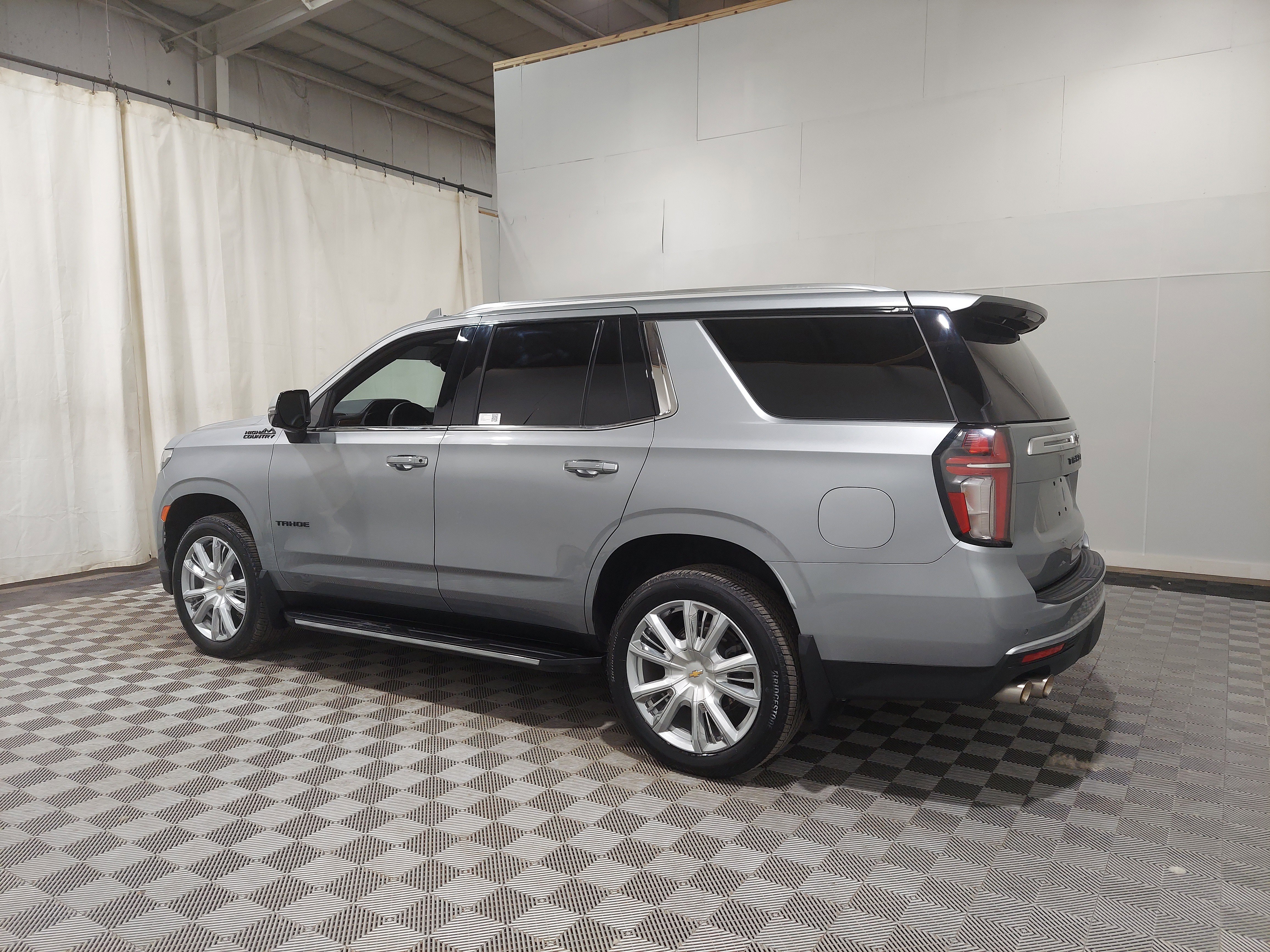 Used 2024 Chevrolet Tahoe High Country image 2