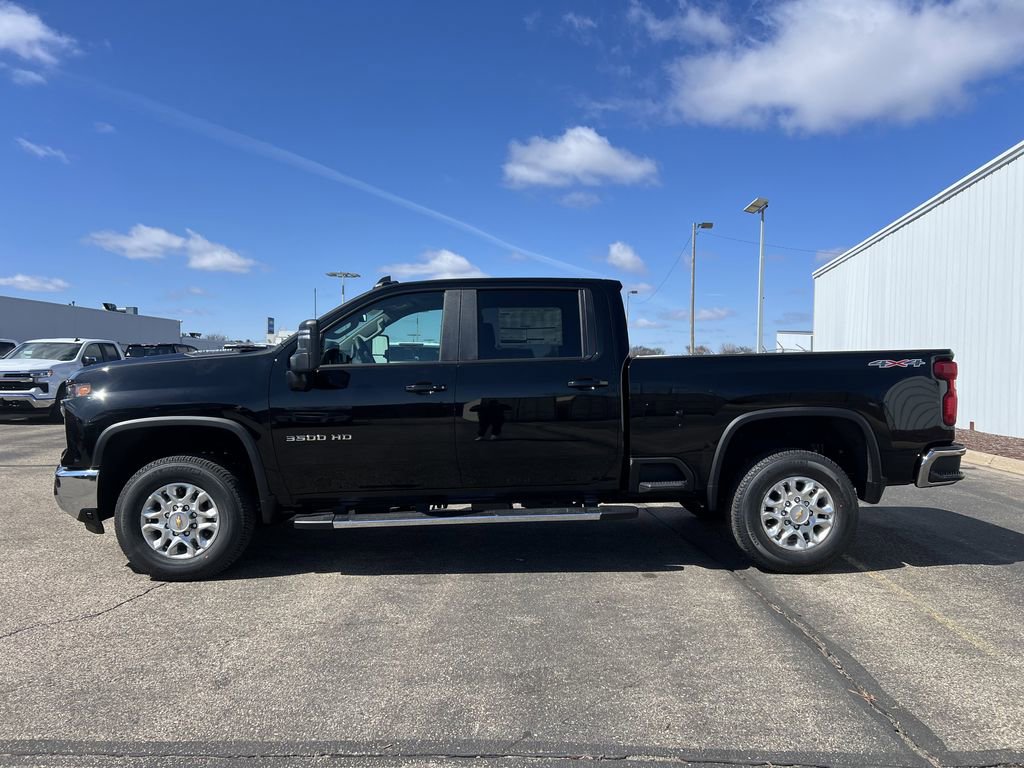 New 2026 Chevrolet Silverado 3500 LT image 2