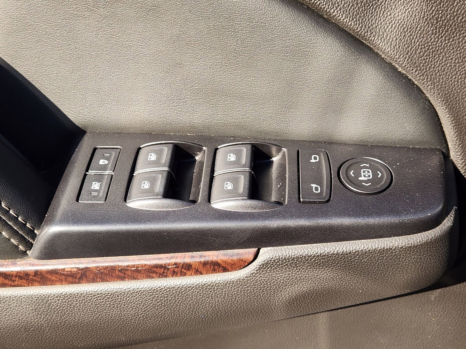 Used 2016 GMC Yukon SLE w/ Convenience Package image 26